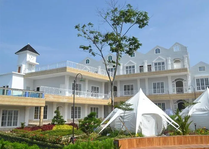 Chevilly Resort And Camp